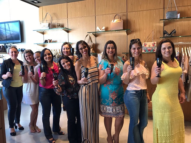HAPPY HOUR CARMEN STEFFENS