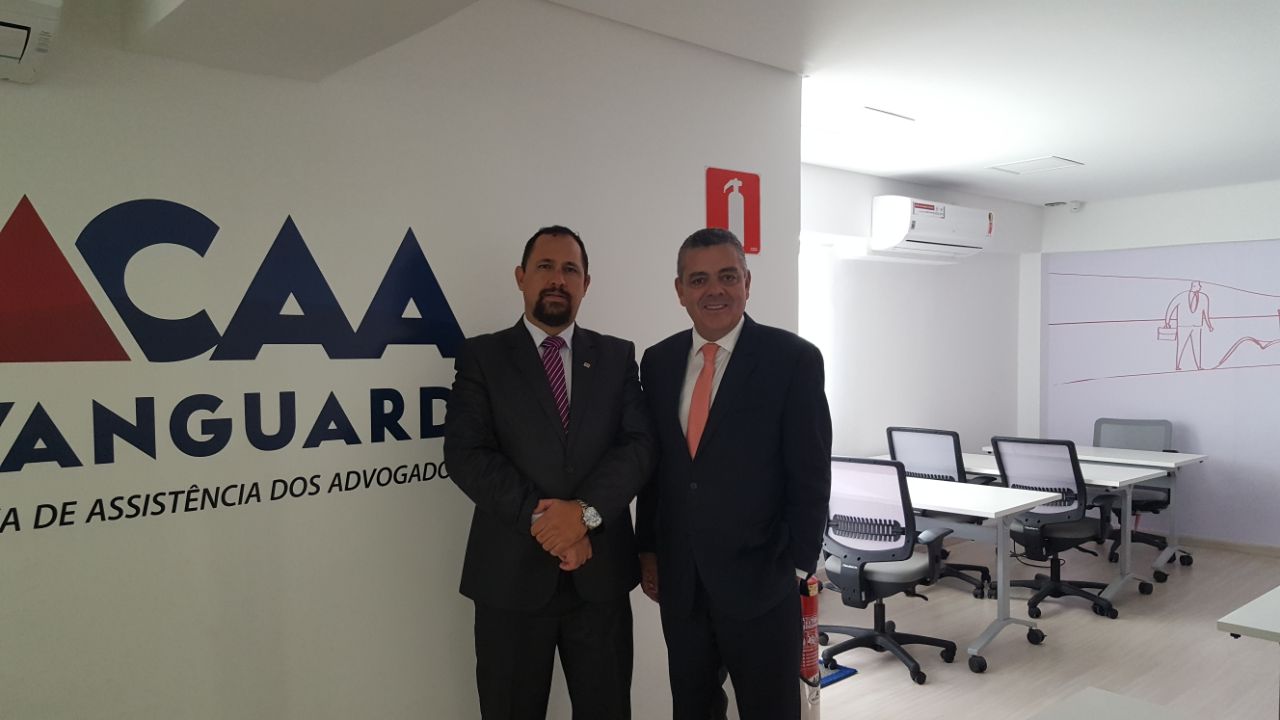 PRESIDENTE DA SUBSEÇÃO REALIZA VISITA INSTITUCIONAL AO PRESIDENTE DA CAA/MG.
