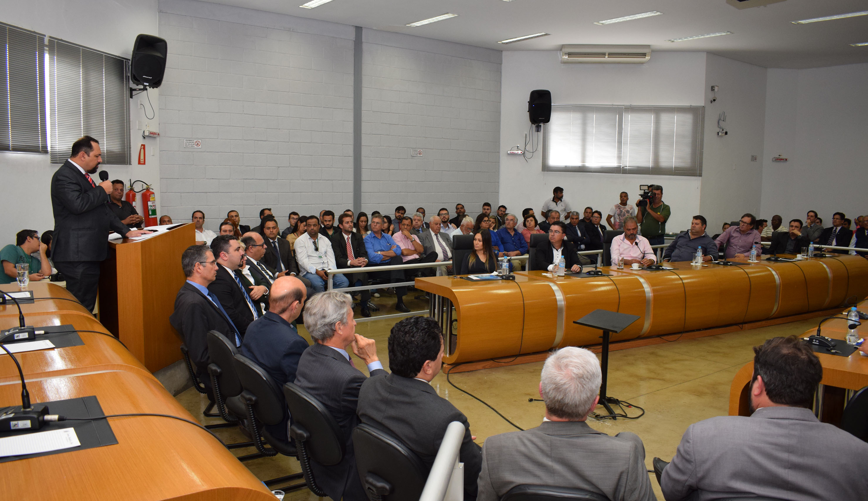 Advocacia de Araxá realiza desagravo público contra vereador da cidade