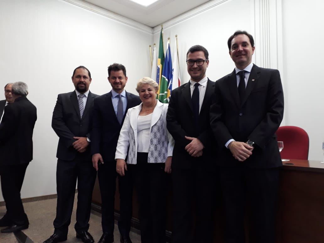 SOLENIDADE DE ENTREGA DE CARTEIRAS DE UBERLÂNDIA