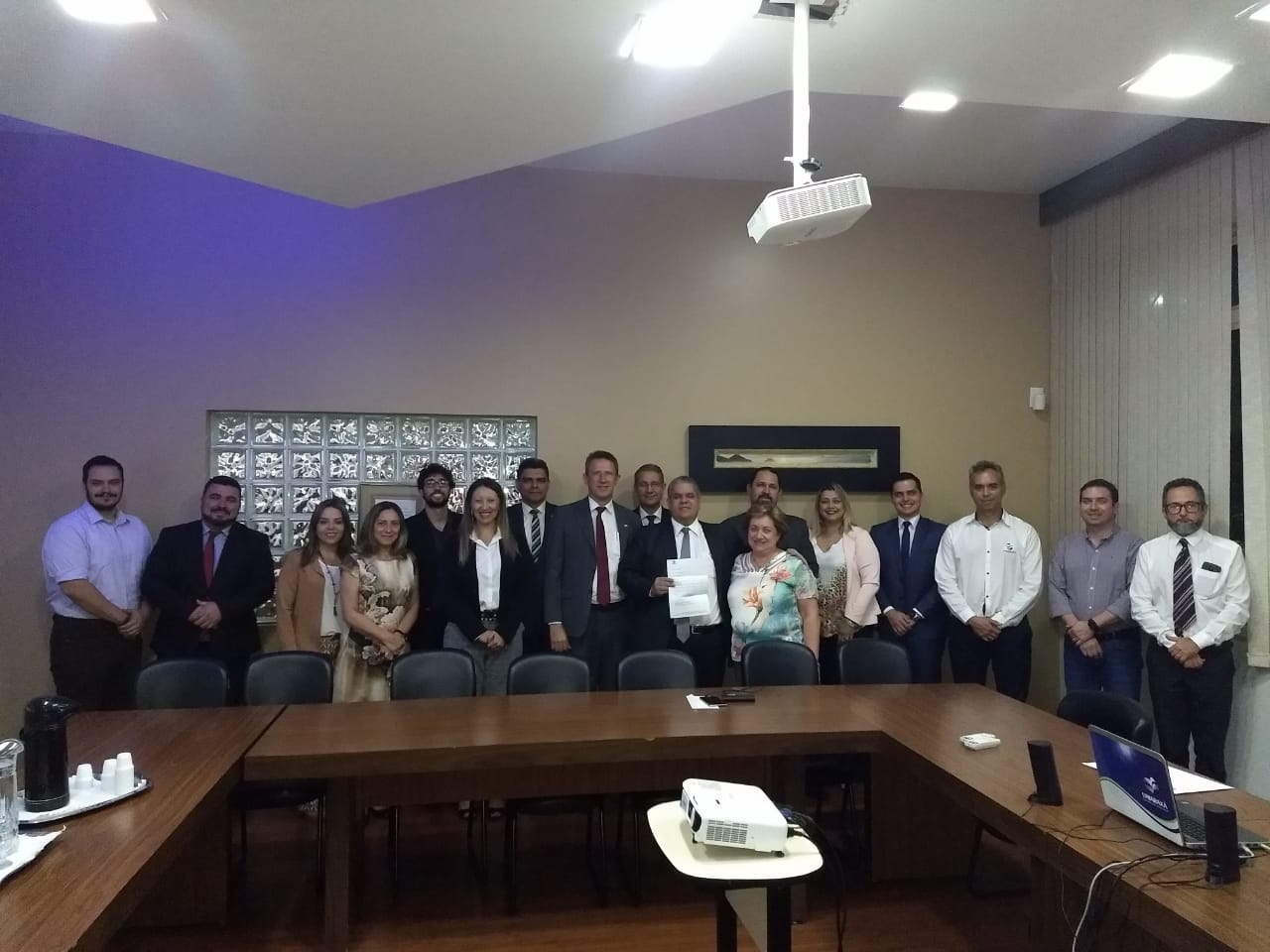 OAB/MG e Uniaraxá, firmaram convênio para o desconto de mensalidades.