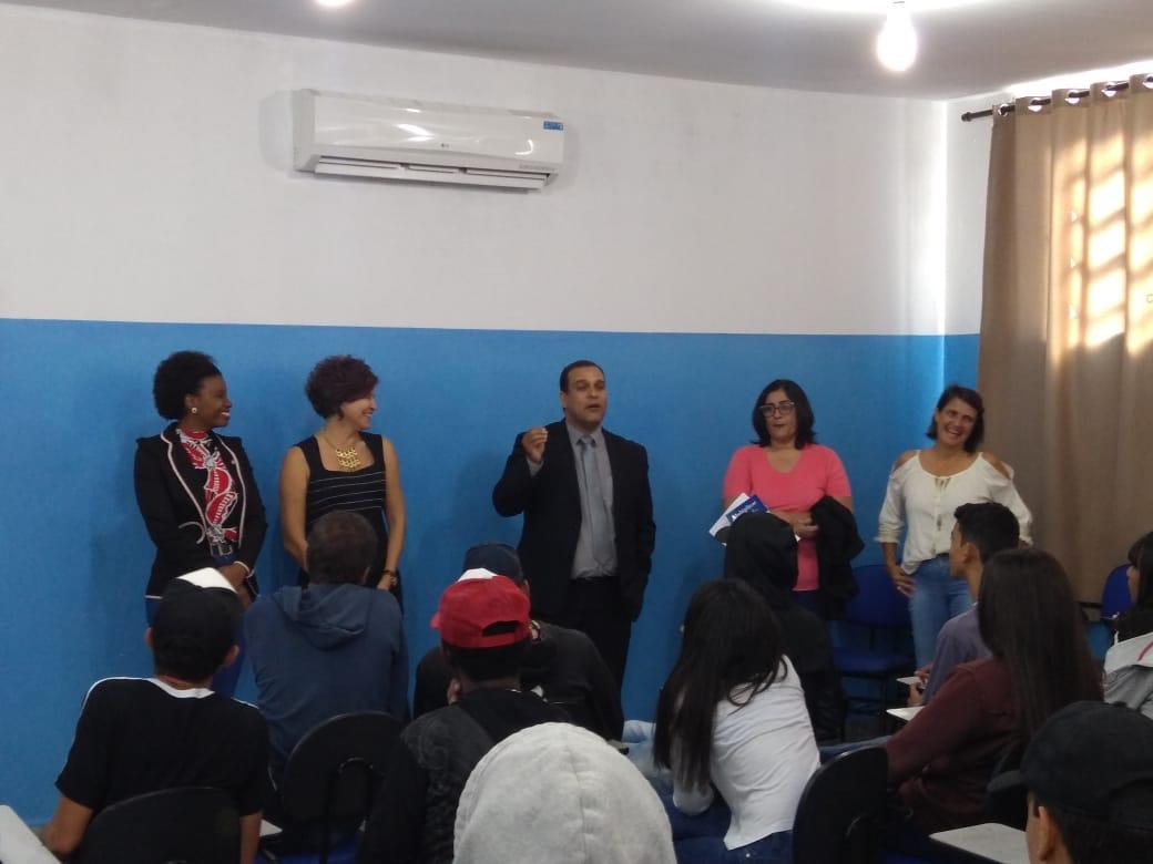 OAB VAI À ESCOLA: Alunos da E.E Vasco Santos aprendem sobre o Estatuto do Idoso e Estatuto da Criança e do Adolescente.
