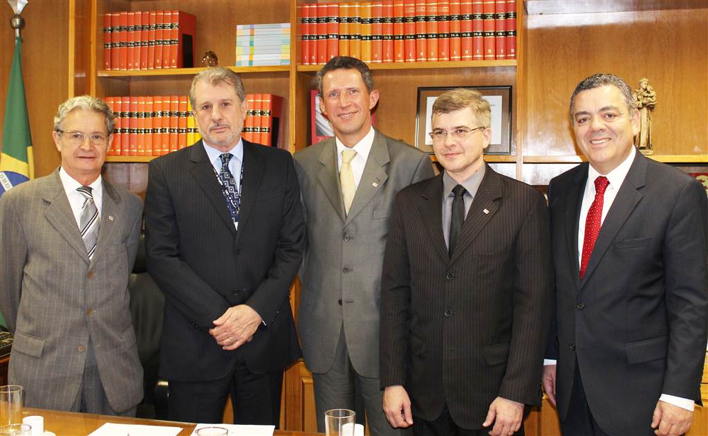PRESIDENTE DA OAB VISITA TRIBUNAL REGIONAL DO TRABALHO