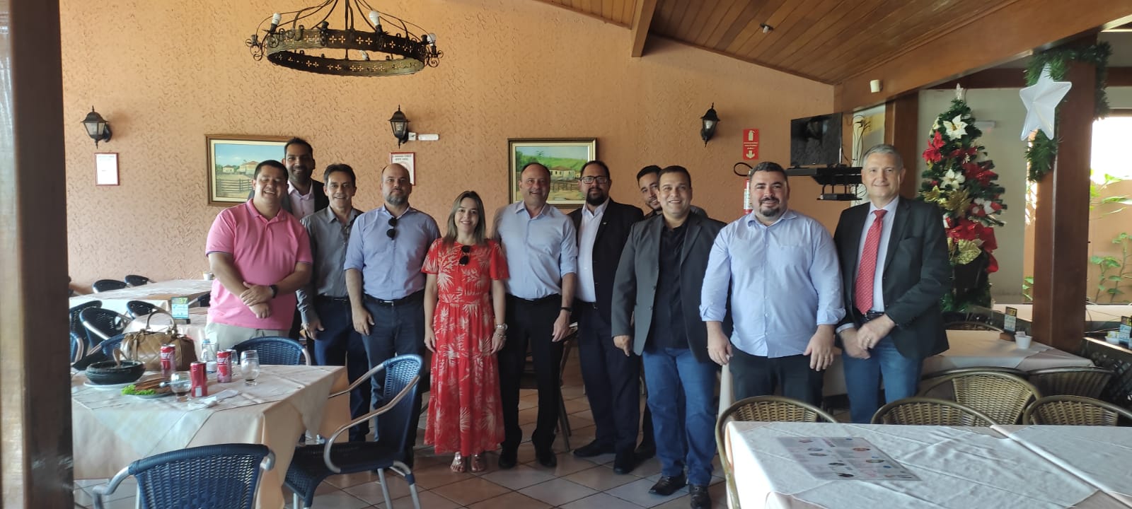 PRESIDENTE DA CAA/MG SE REÚNE COM OS ADVOGADOS EM ARAXÁ.