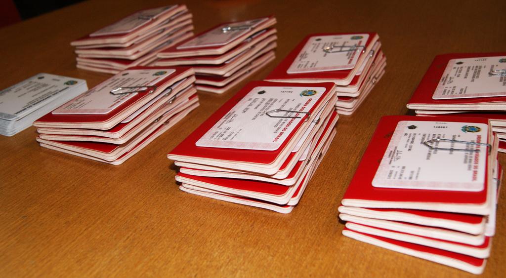 OAB ARAXÁ REALIZA NOVA SOLENIDADE DE ENTREGA DE CARTEIRAS.